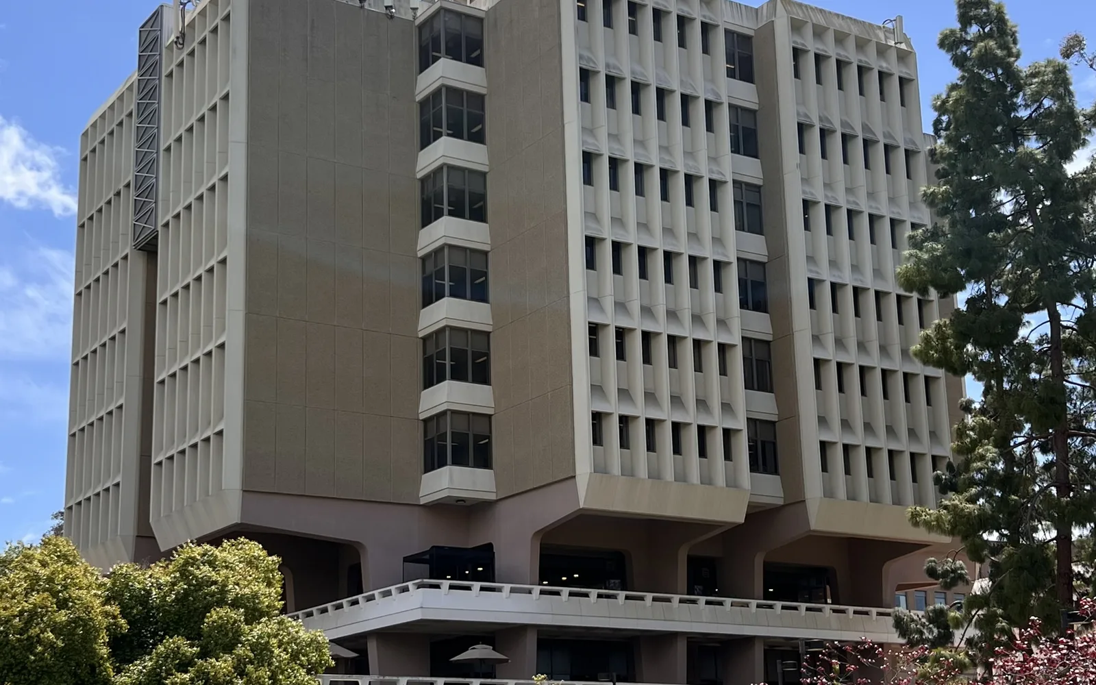 Engineering Tower building at UC Irvine campus as viewed from Aldrich Park with clear architectural lines